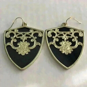 Olivia Welles new Annabelle Detail Earrings